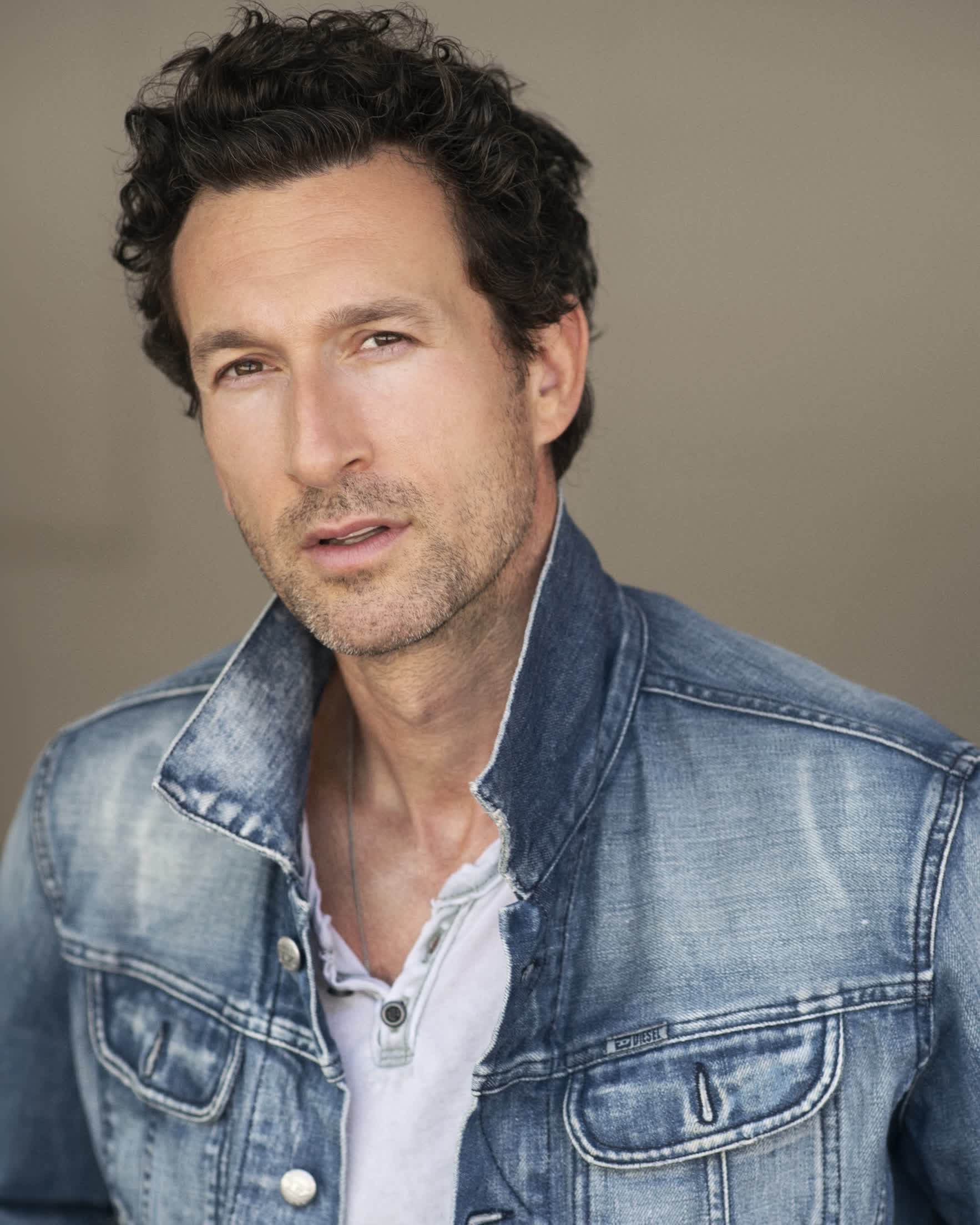Aaron Lazar