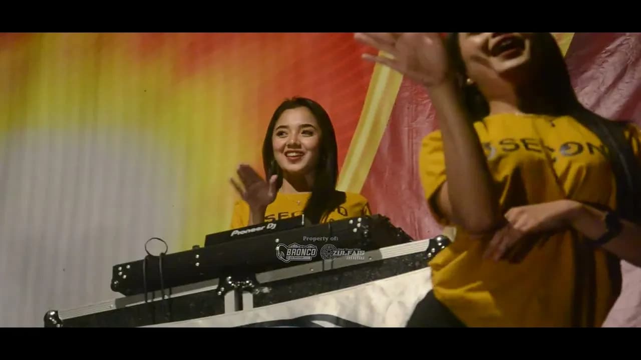 FULL PARTY DJ TANTI ft. ZULFAIS AUDIO Live in Padi - Gondang - Mojokerto!!!!! poster