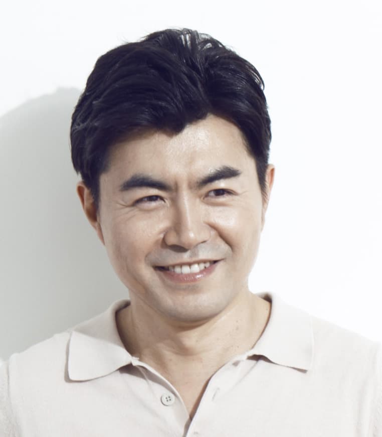 Myoungwoo Lee